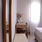 Urban Retreat 72 *